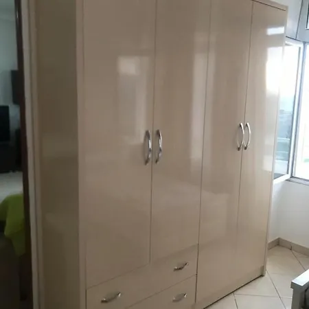 شقة Noel Housing فلورا